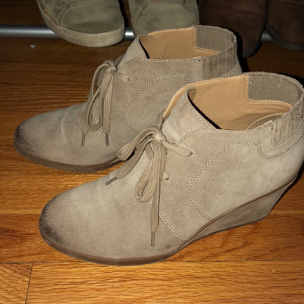 Closed toed heeled ankle booties